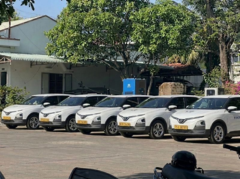 Đội xe taxi du lịch Pleiku đời mới, chuyên nghiệp sẵn sàng đưa đón du khách khám phá Gia Lai.